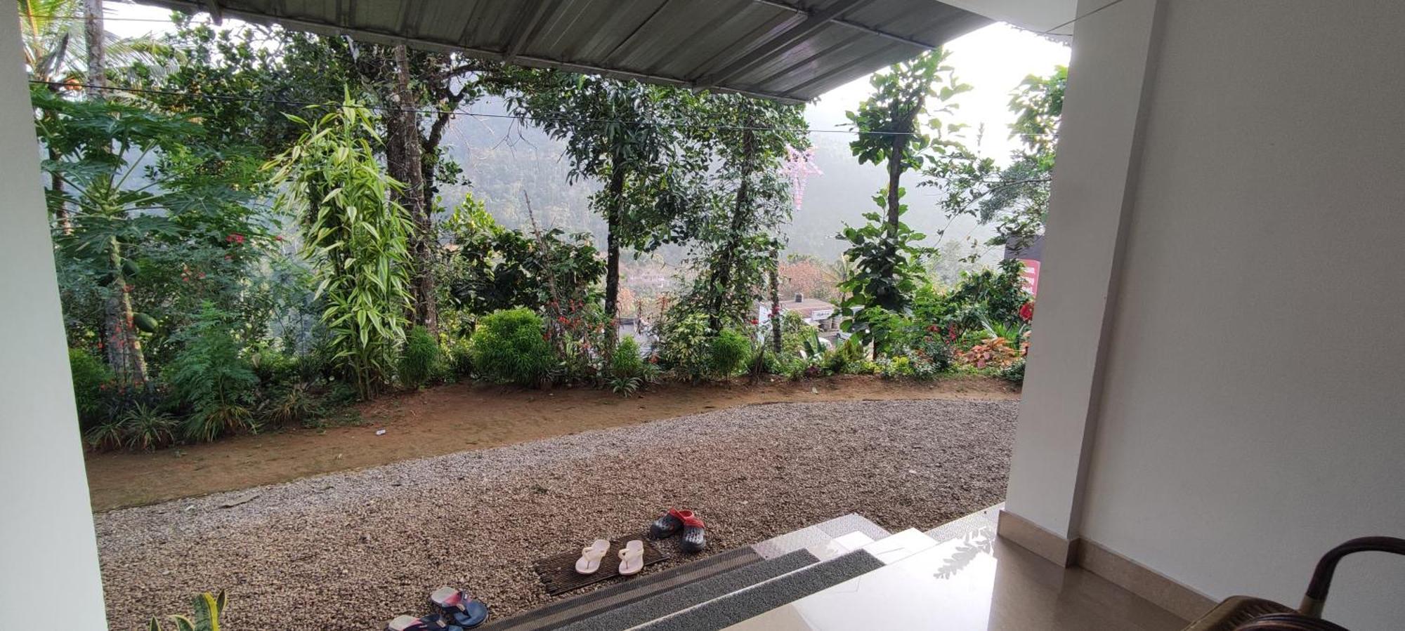 Koonamparayil Home Stay Munnar Anaviratty-Family Only Екстериор снимка